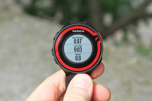 ���������� ������� Garmin Forerunner 220 Black/red